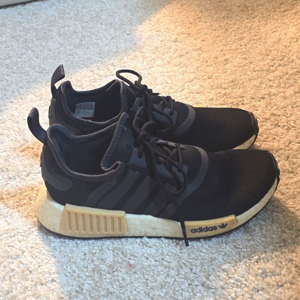 Adidas NMD_R1 GZ7997 Women's US 7 Running Shoes Core Black Carbon White Sneakers